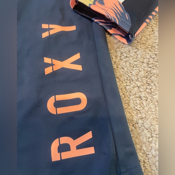 Roxy Rashguard - Picture 4 of 4
